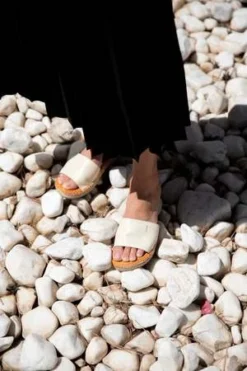 Act-SeriesEnnart - Off-white