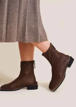 About ArianneCaoba Dean Boots - Dark Brown