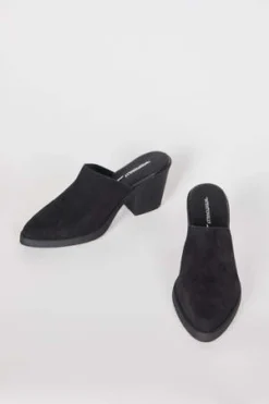 Intentionally BlankDeandre Heel - Black