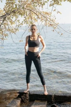 Girlfriend Collectivehigh Rise Pocket Legging - Black