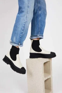 Intentionally BlankBLANK COURT LUGG SOLE BOOT - BLACK/CREAM