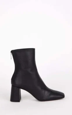 Intentionally BlankBLANK TABATHA BOOT - Black