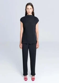 EsthéPleated Straight Leg Scallop Edge Trousers - Black