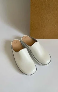 Santa Venetia GoodsCLOG - White